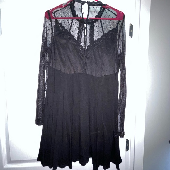 Black lace dress - Picture 3 of 4
